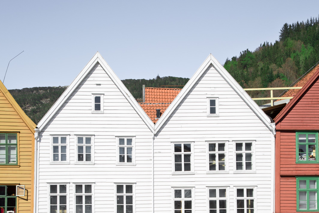 Häuserdächer in Bergen
