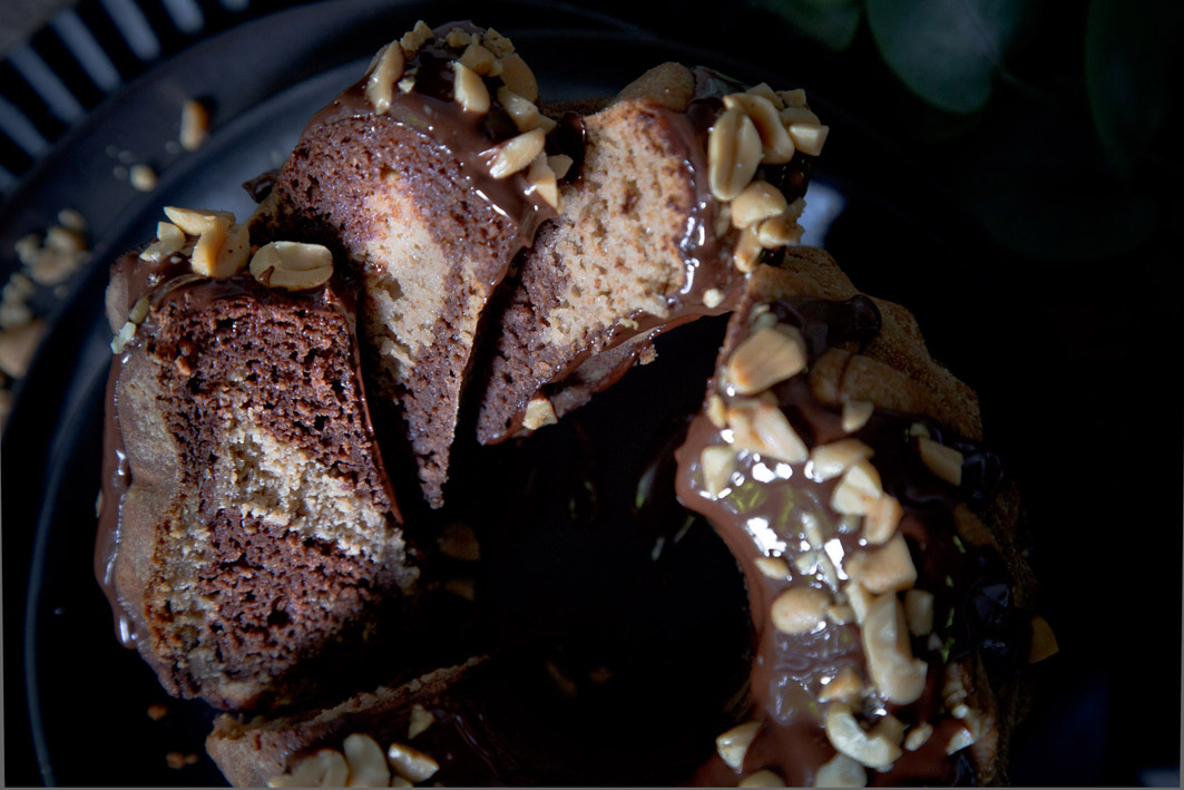 Schokoladen-Erdnuss-Marmorkuchen