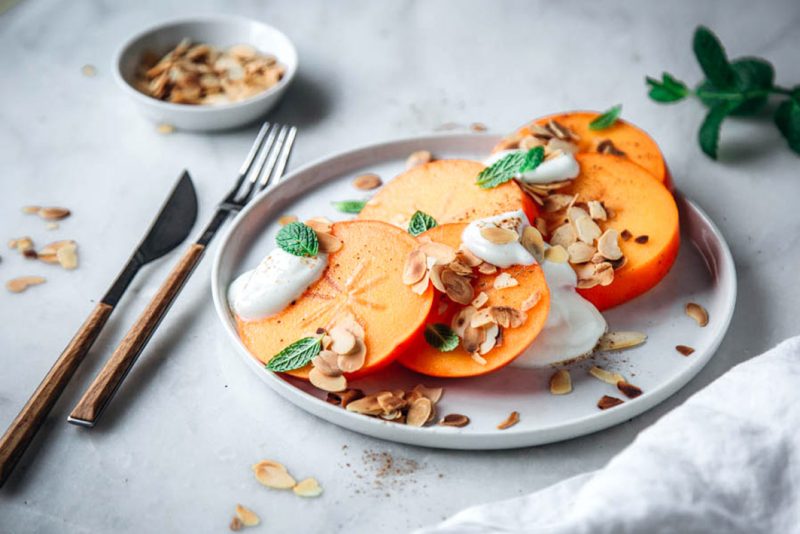 Frühstücks-Kaki mit Mandeln und Zimt. | Foodlovin&amp;#39;