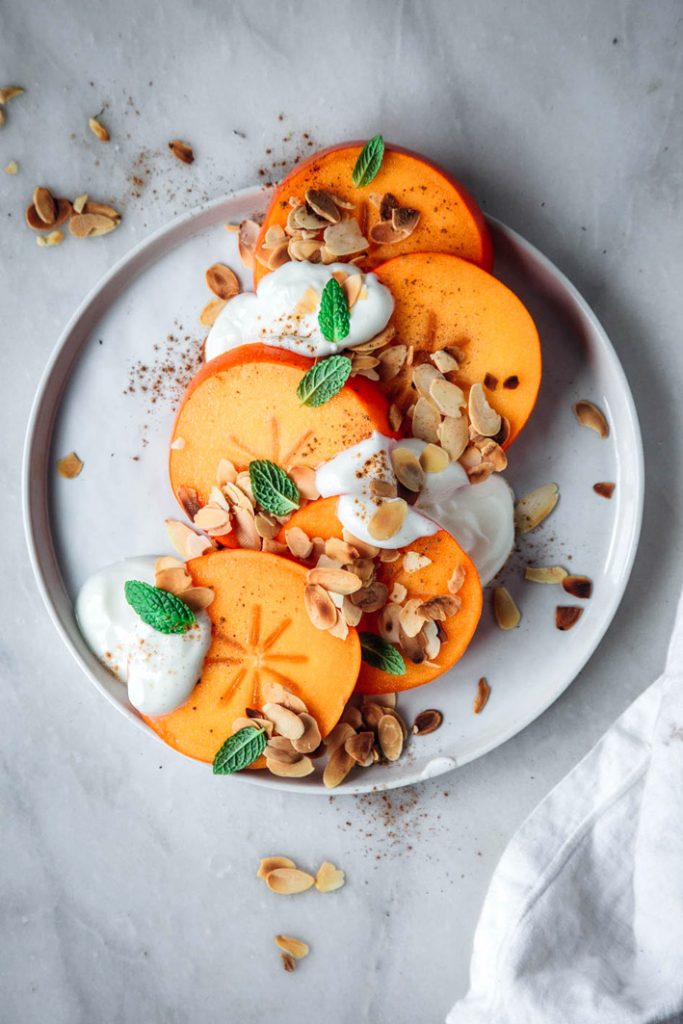 Frühstücks-Kaki mit Mandeln und Zimt. | Foodlovin&amp;#39;