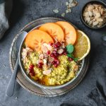 Kurkuma Hirse Porridge mit Obst