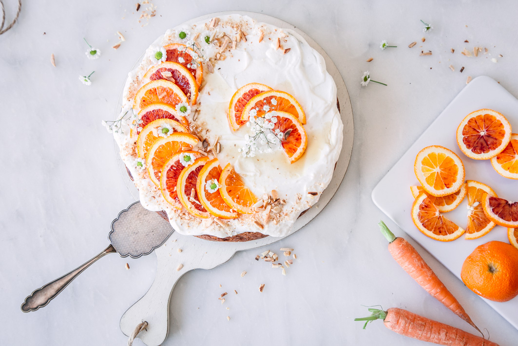 Orangen-Karottenkuchen mit Quark und Nüssen