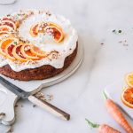 Saftiger Orangen-Möhrenkuchen mit Quarkcreme