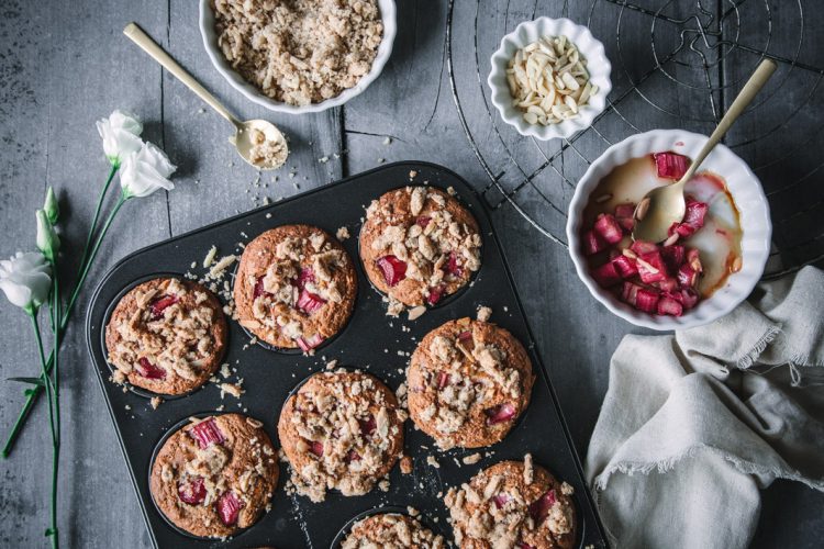 Rhabarber-Streusel-Muffins | Foodlovin' Rhabarber-Streusel-Muffins | Foodlovin'