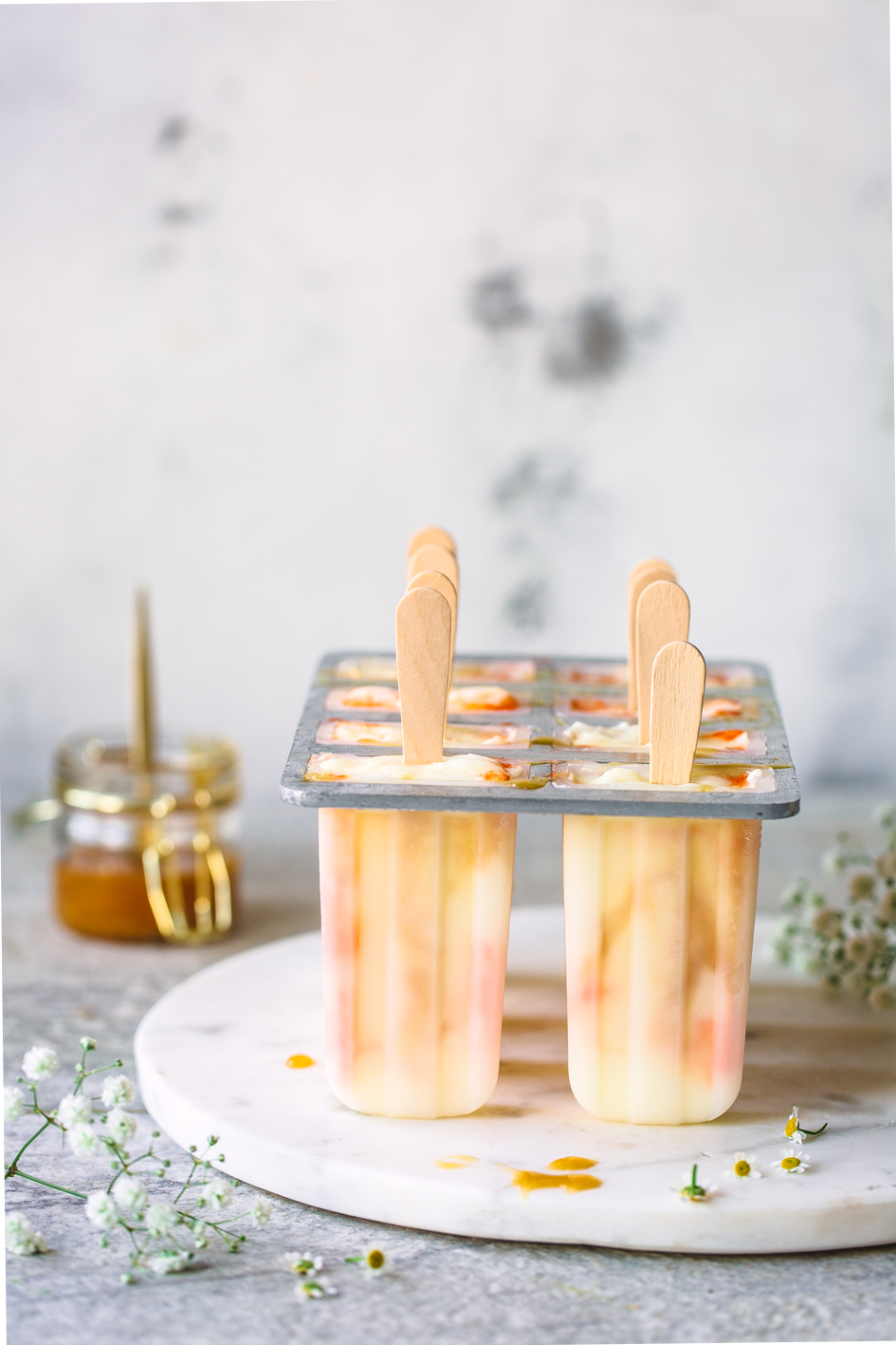 Frozen Joghurt Popsicles mit Manuka Honig