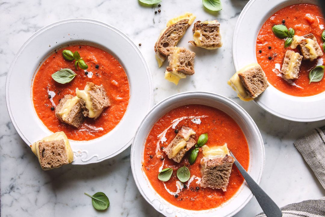 Geröstete Tomatensuppe mit Grilled Cheese Croutons | Foodlovin&amp;#39;
