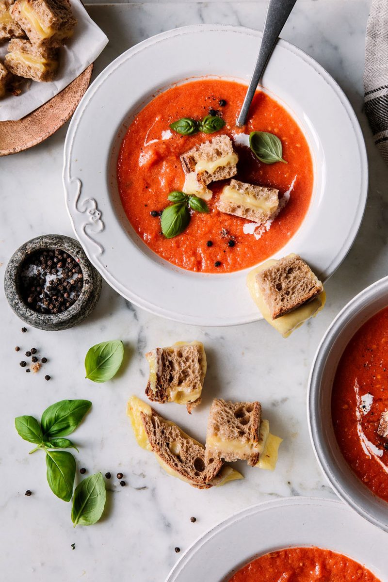 Geröstete Tomatensuppe mit Grilled Cheese Croutons | Foodlovin&amp;#39;