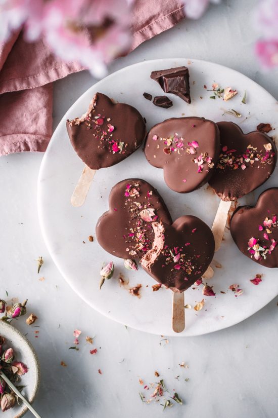 Veganes Schokoladeneis am Stiel | Foodlovin' Veganes Schokoladeneis am Stiel | Foodlovin'