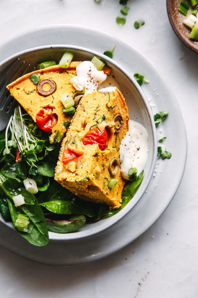 Kichererbsen-Frittata mit Wildkräutern