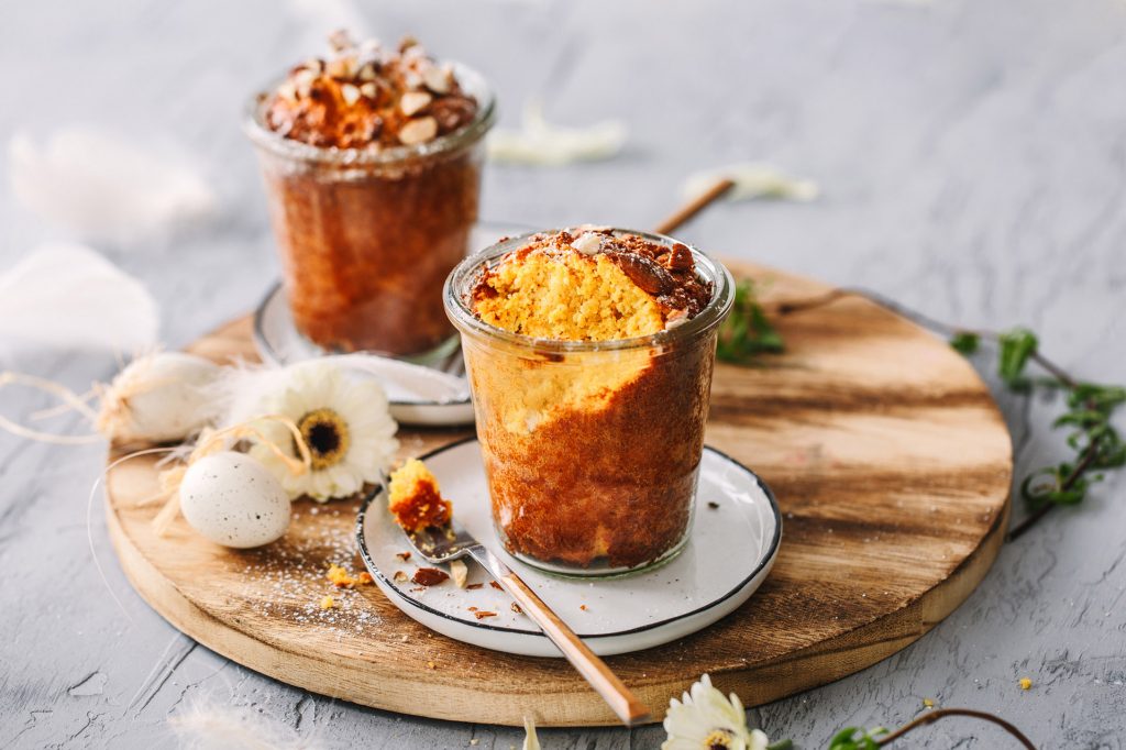 Möhrenkuchen in Gläsern