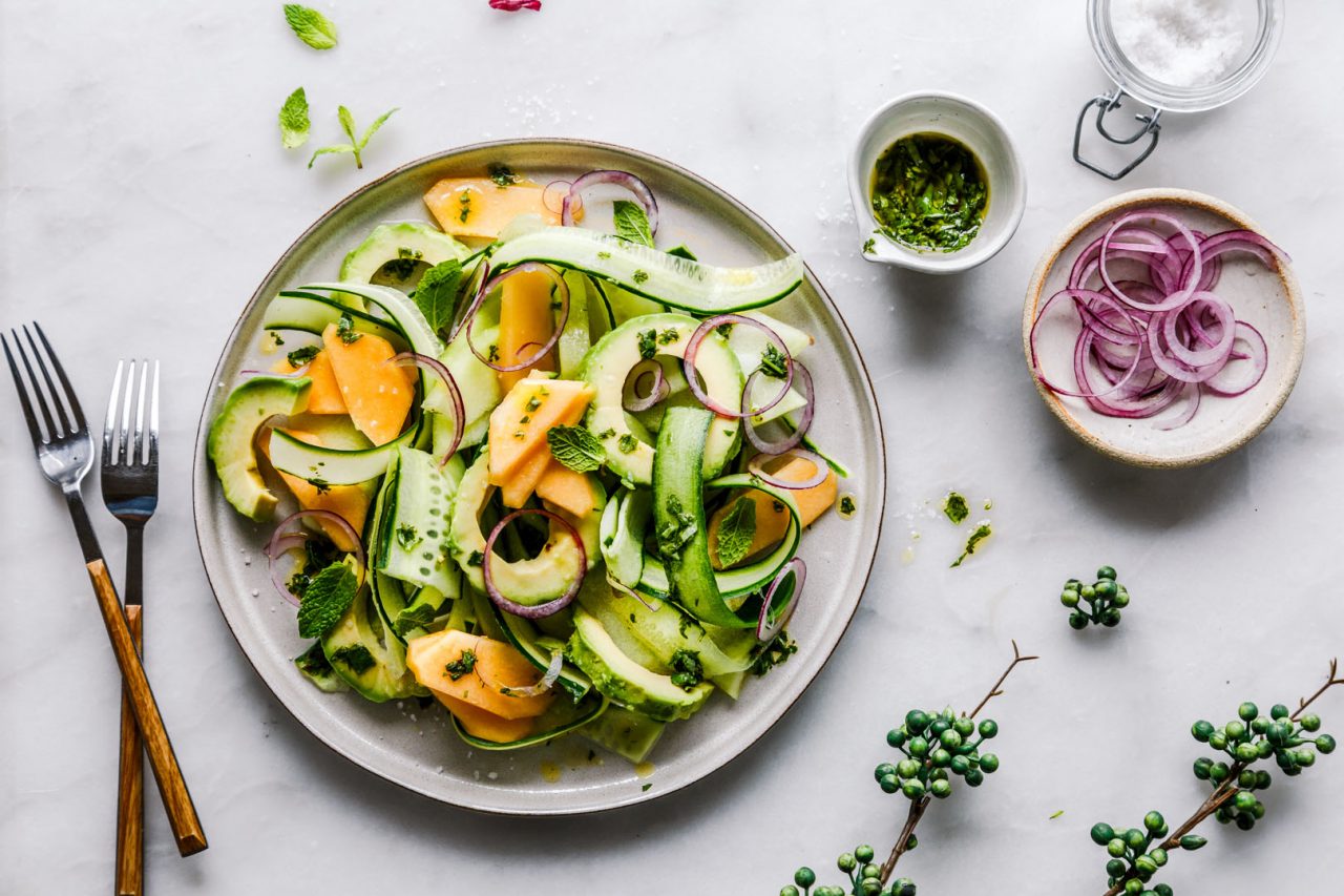Melonen-Gurken-Salat ganz einfach | foodlovin' Melonen-Gurken-Salat ganz einfach | foodlovin'