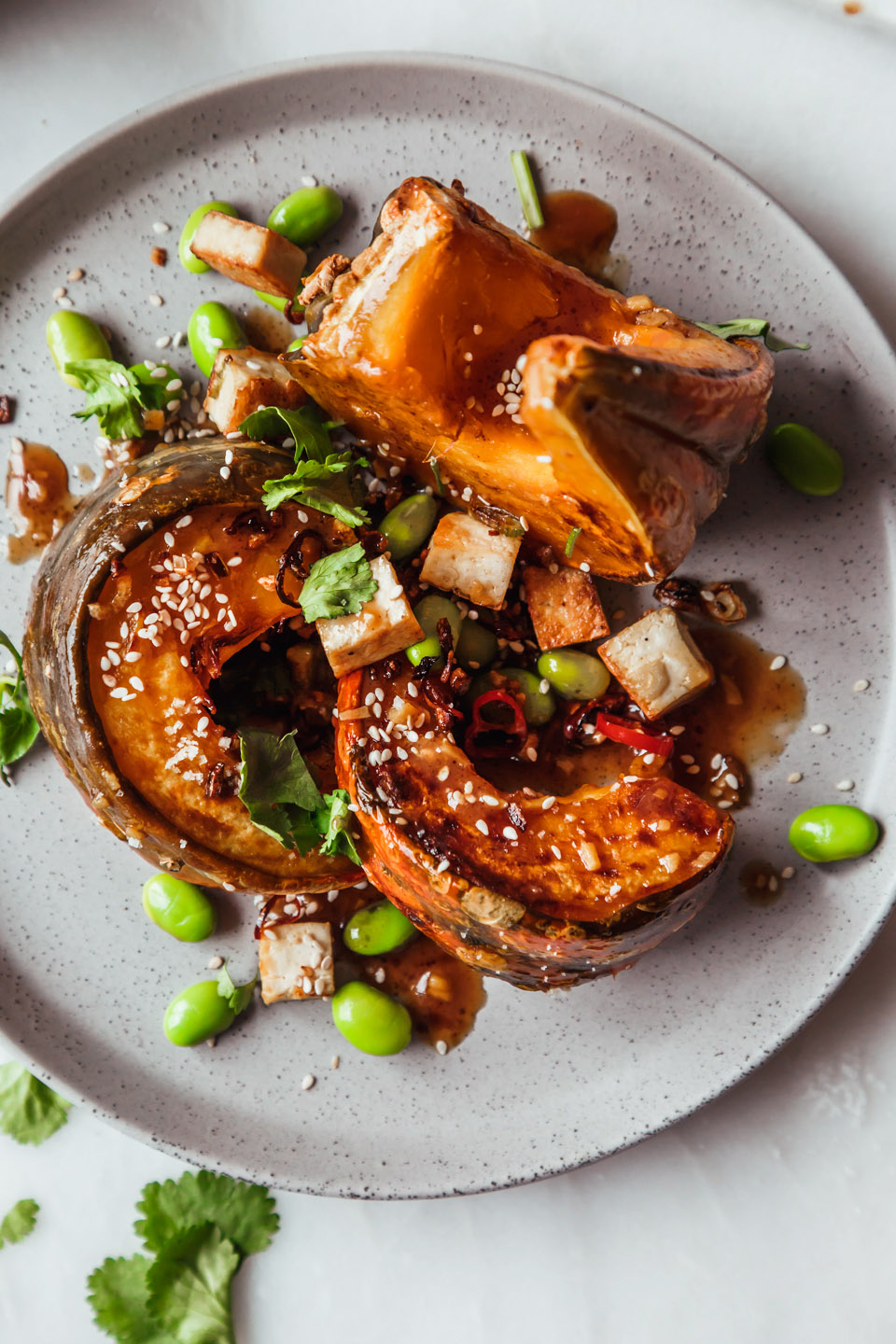 Gebackener Kürbis in Miso-Marinade