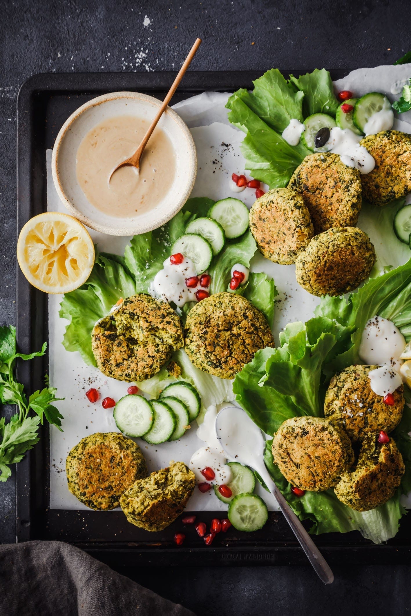Grünkohl Falafel mit Tahini Dip