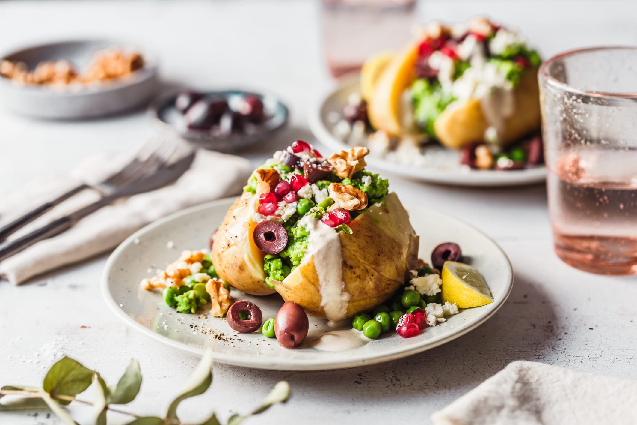 Ofenkartoffeln mit Erbsenpüree