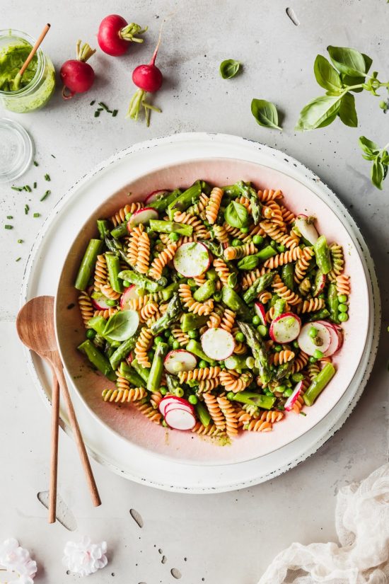 Nudelsalat mit grünem Spargel und Avocado | foodlovin' Nudelsalat mit grünem Spargel und Avocado | foodlovin'