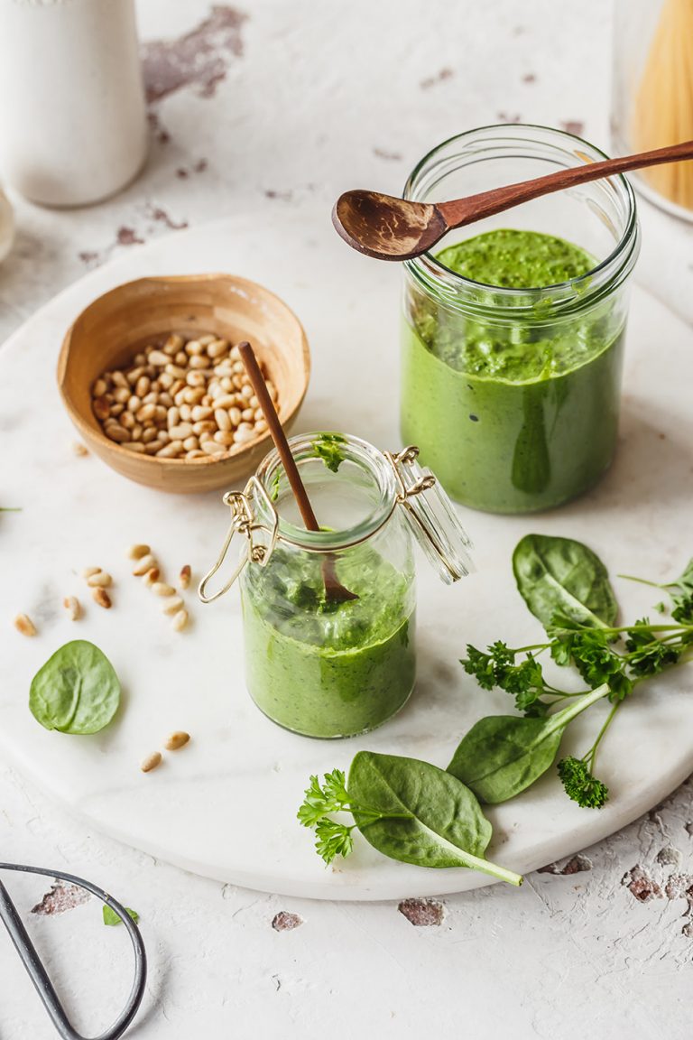 Spinat-Pesto vegan & ganz einfach | Rezepte von Foodlovin' Spinat-Pesto vegan & ganz einfach | Rezepte von Foodlovin'