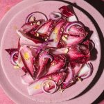 Roter Chicoreesalat mit Pistazien