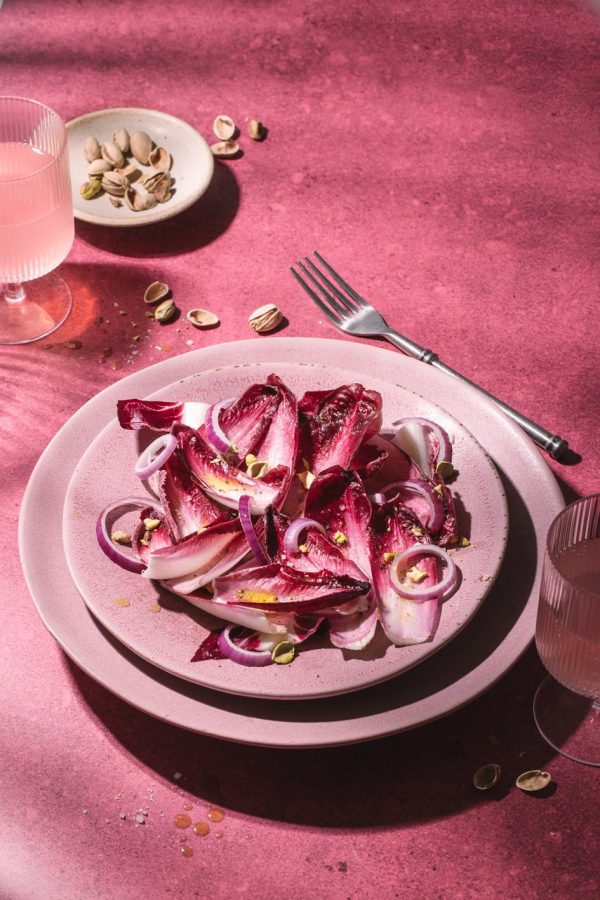 Roter Chicoréesalat mit Pistazien Roter Chicoréesalat mit Pistazien