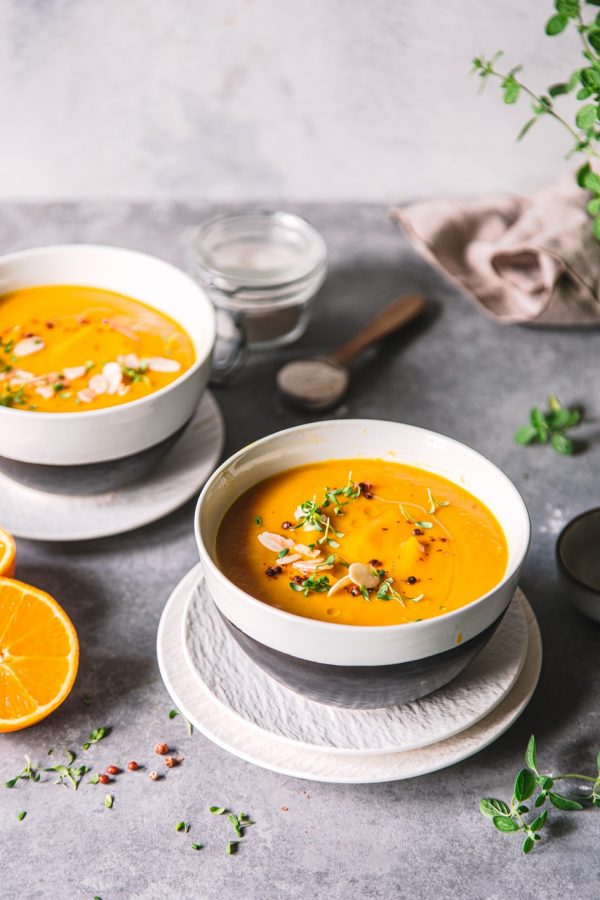 Möhren-Orangen-Suppe mit Ingwer und Curry